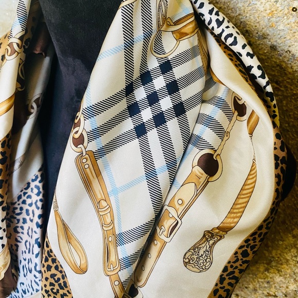 100% Silk Patterned Scarf - Picture 2 of 4